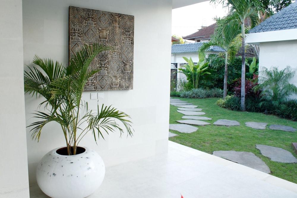 Seminyak White Design Villa ภายนอก รูปภาพ